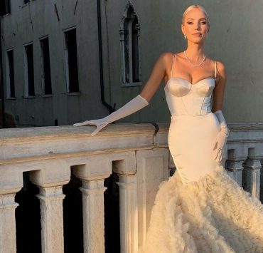 Носители: Леони Ханне в платье WONÁ Concept на Венецианском кинофестивале