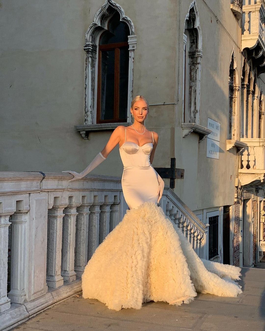 Носії: Леоні Ганне у сукні WONÁ Concept на Венеціанському кінофестивалі
