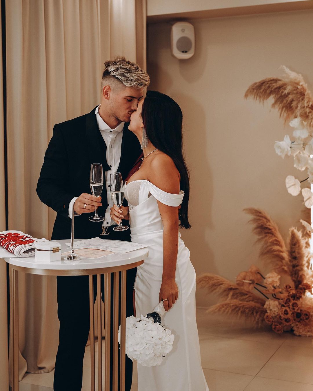 Анна Тринчер и Александр Волошин отметили первую годовщину свадьбы