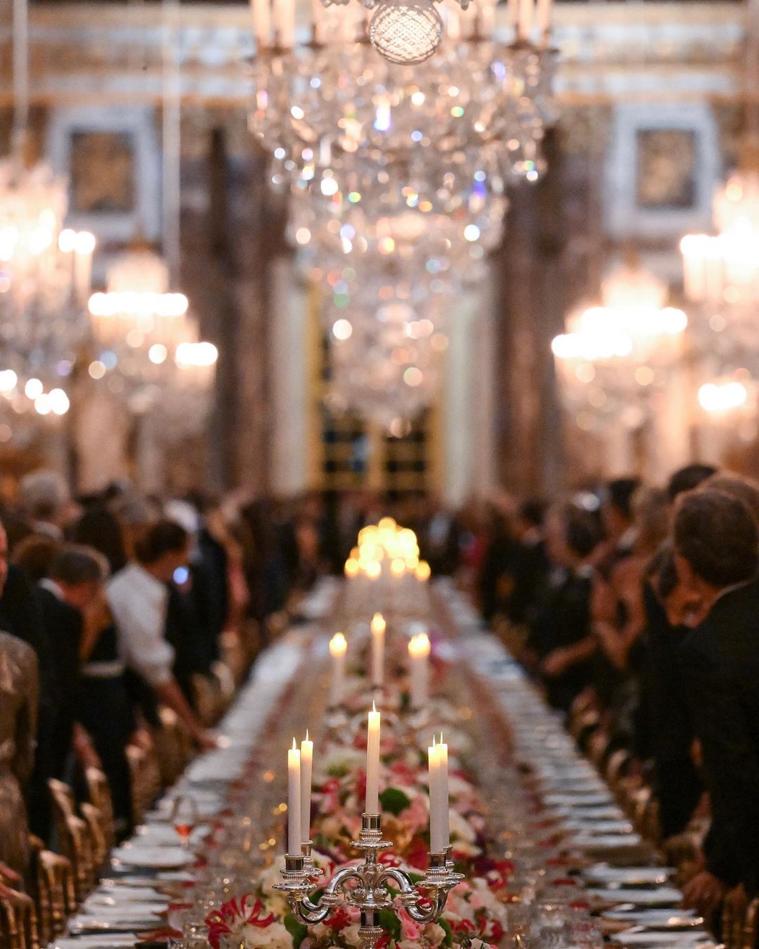Король Карл III с женой посетил званый ужин в Версале