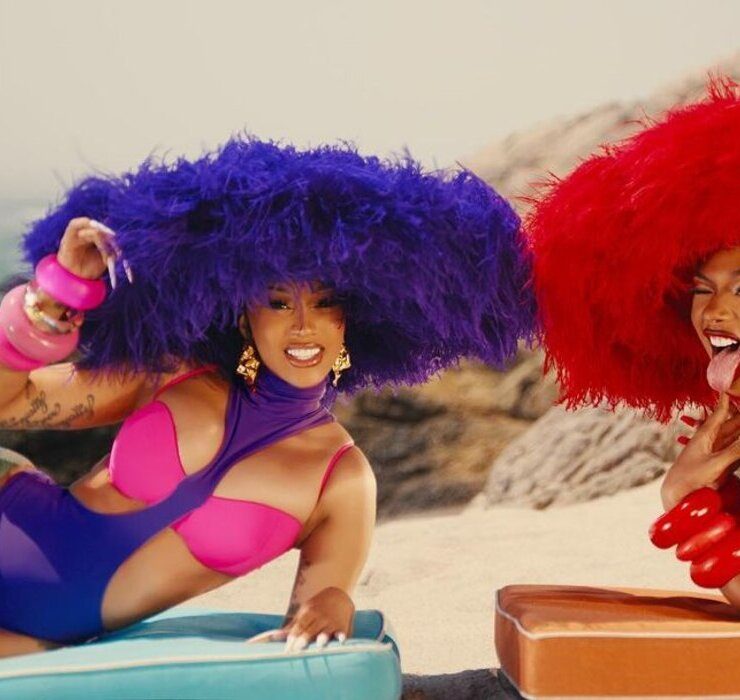 Буйство красок: Таню Муиньо сняла клип для Cardi B и Megan Thee Stallion