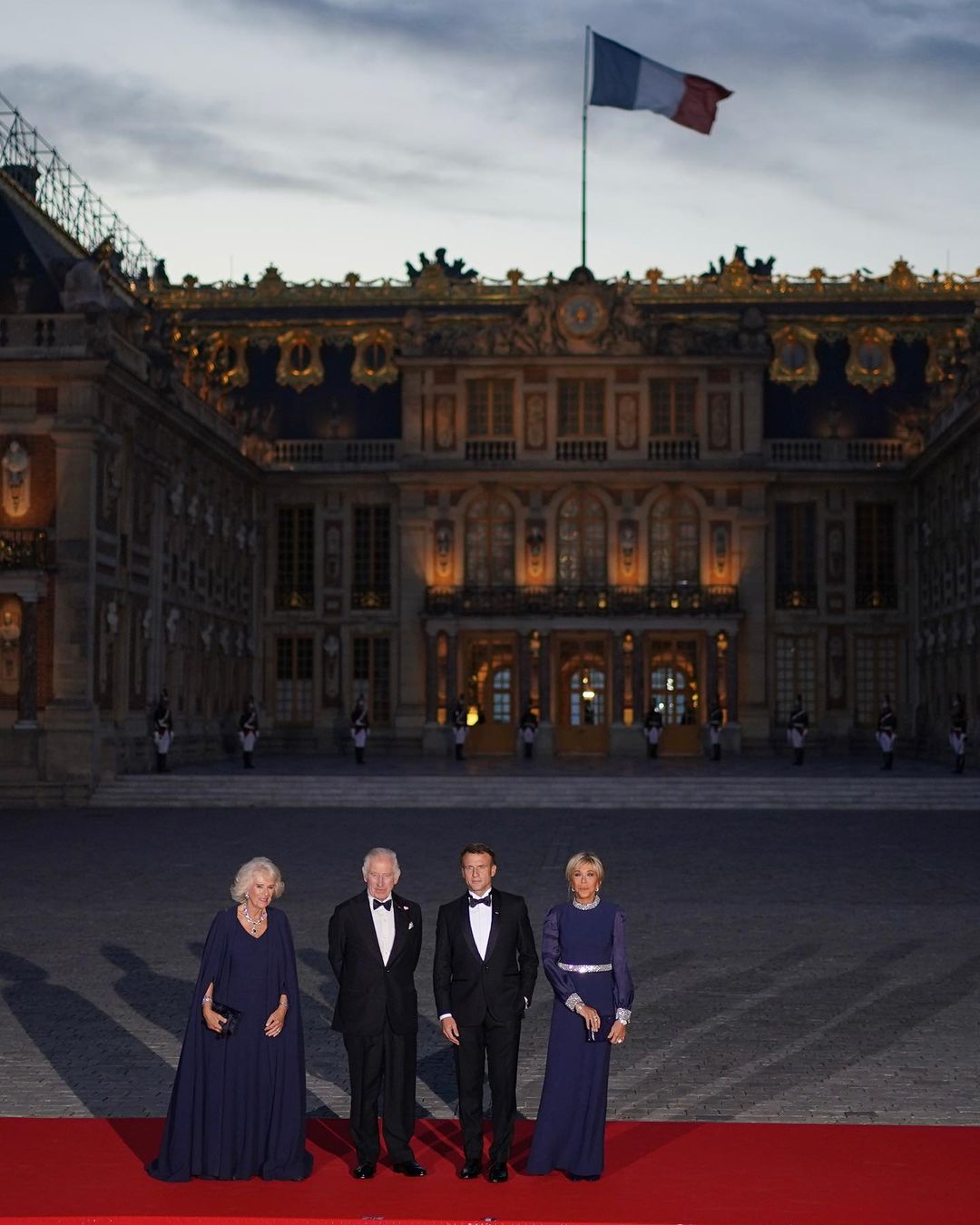 Король Карл III с женой посетил званый ужин в Версале