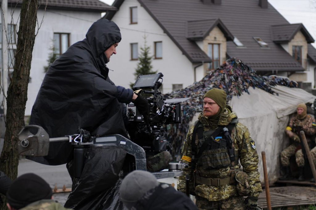 28 знімальних днів та 700 людей масовки: завершились зйомки художнього фільму «Буча»