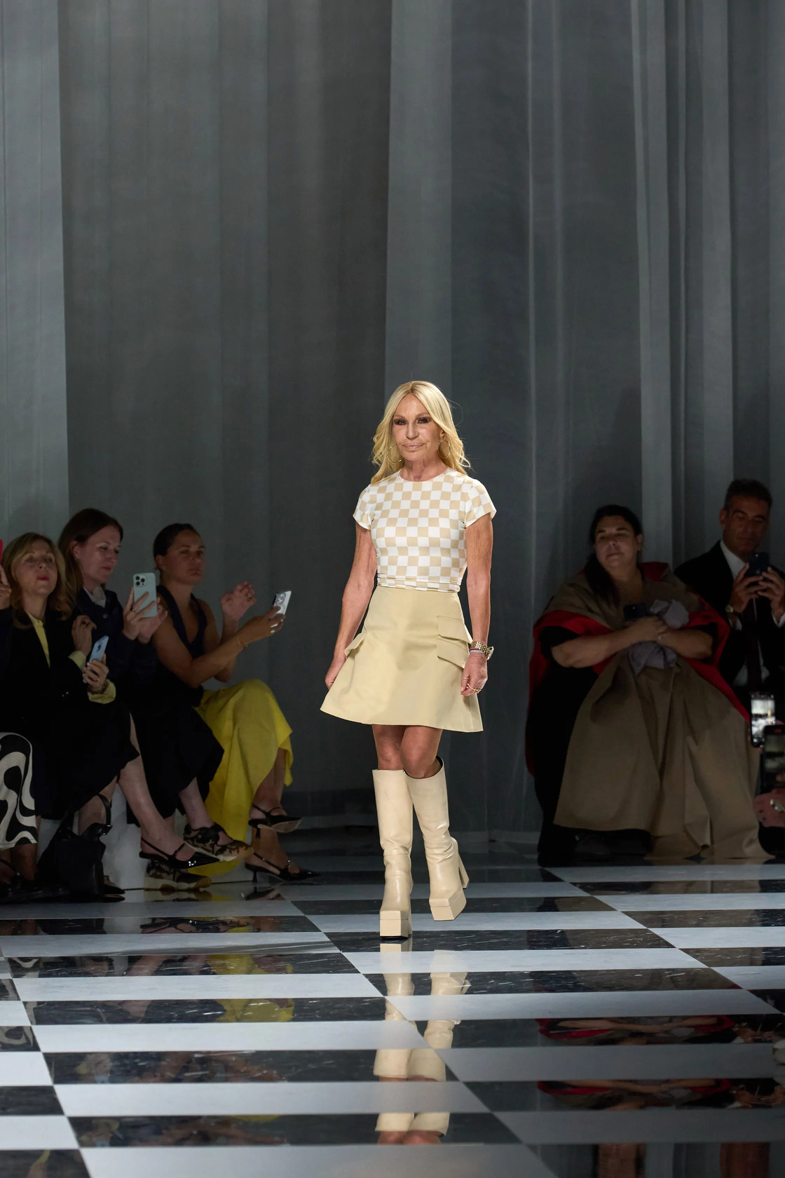 Versace удивили коллекцией в необычном стиле