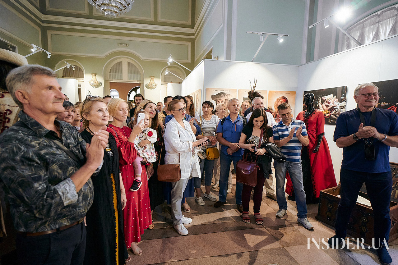 За лаштунками «Довбуша»: у Києві відкрили виставку, присвячену українському екшену