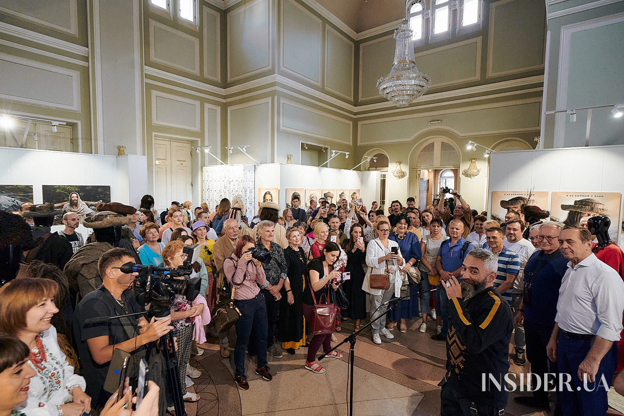 За лаштунками «Довбуша»: у Києві відкрили виставку, присвячену українському екшену