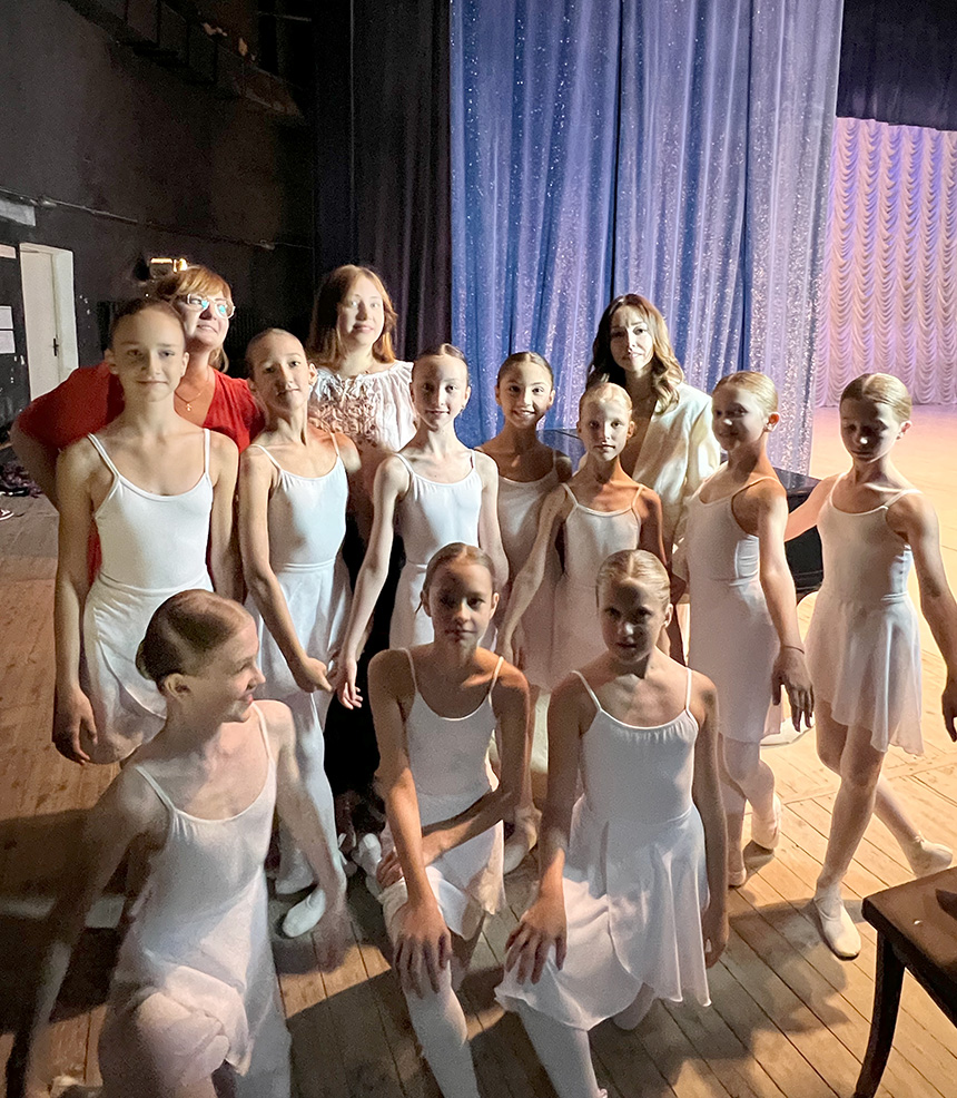 Катерина Кухар запросила зіркових гостей привітати учнів хореографічного коледжу