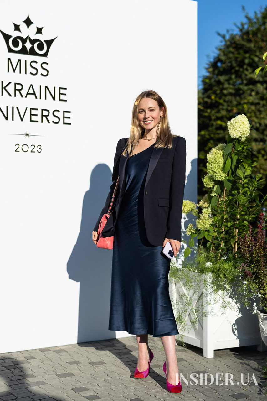 В київському ботсаду пройшла церемонія коронації «Міс Україна Всесвіт» – 2023