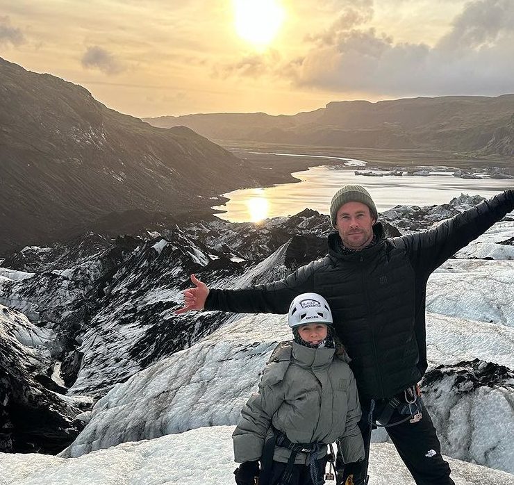 Крис Хемсворт показал, как проводит время с семьей в Исландии