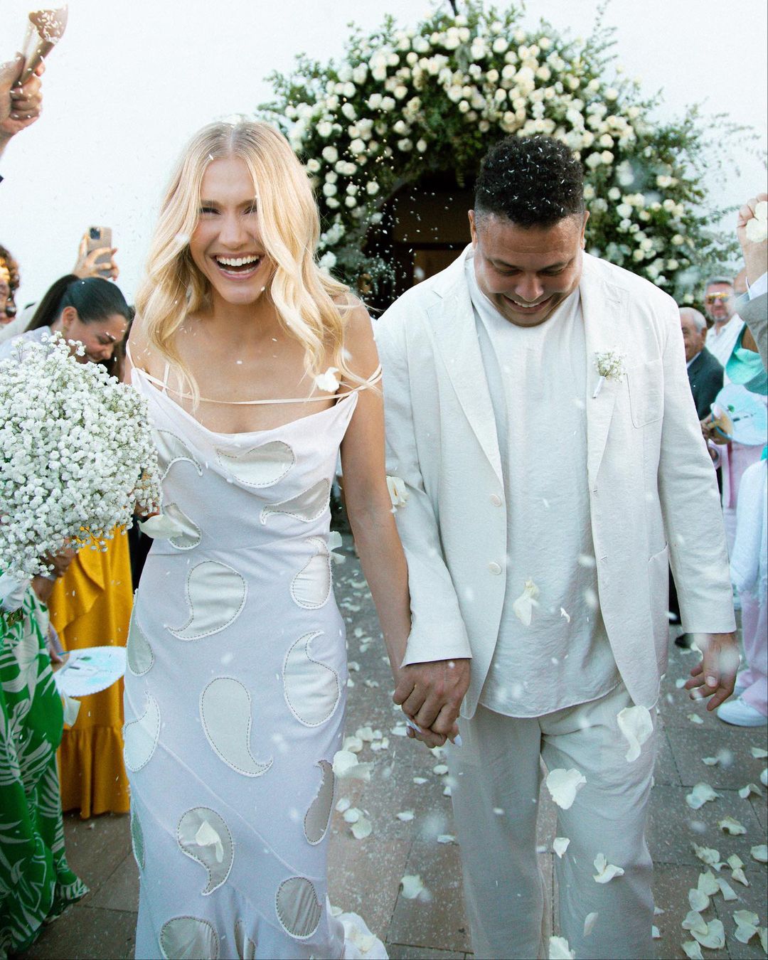Легенда футбола Роналдо и модель Селина Локс показали фото с роскошной свадьбы
