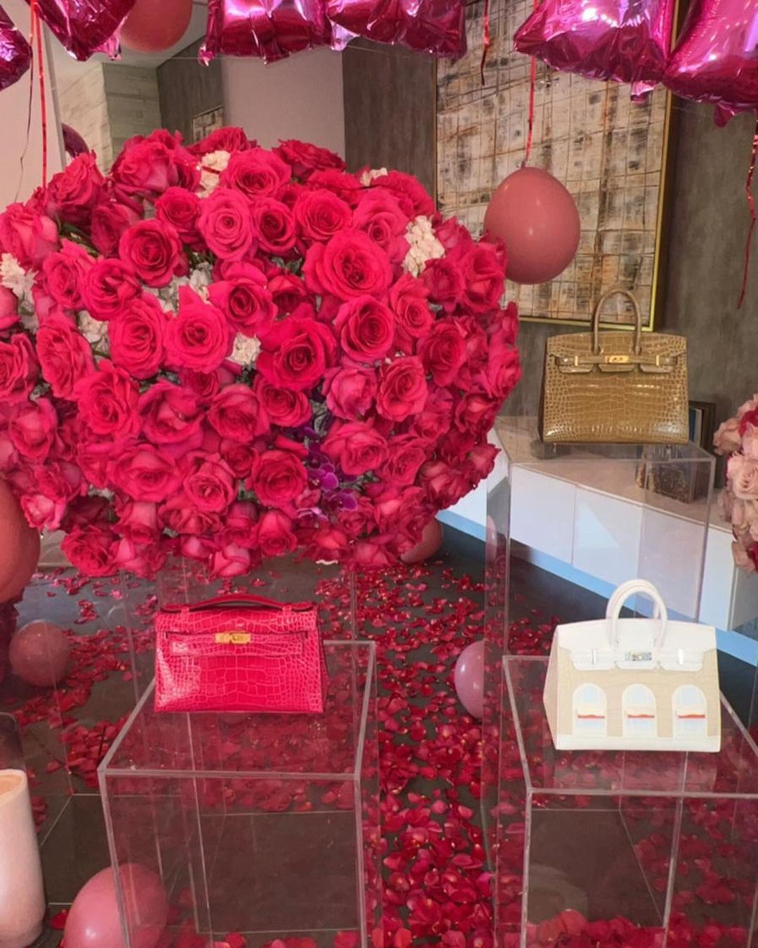 Подарок за $500 тысяч: Cardi B показала, как муж поздравил ее с днем рождения