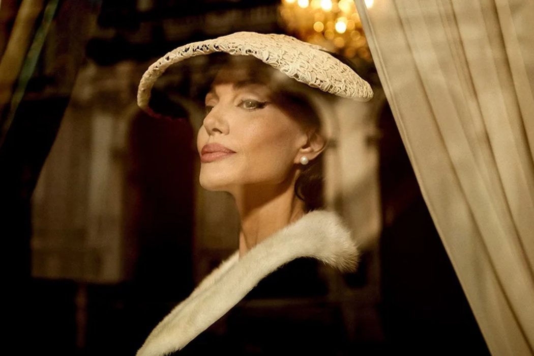 Пабло Ларраин показал первые кадры Анджелины Джоли в роли Марии Каллас
