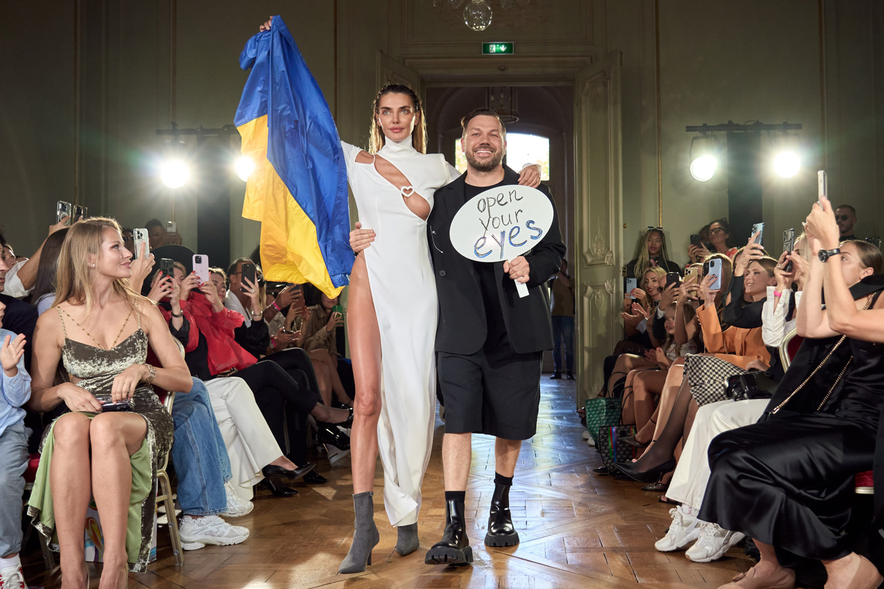 Алина Байкова и другие украинские супермодели в модном шоу Андре Тана в Париже
