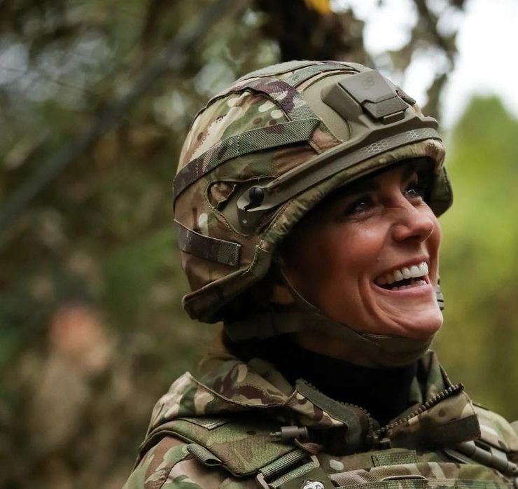 Кейт Миддлтон в камуфляже встретилась с военными