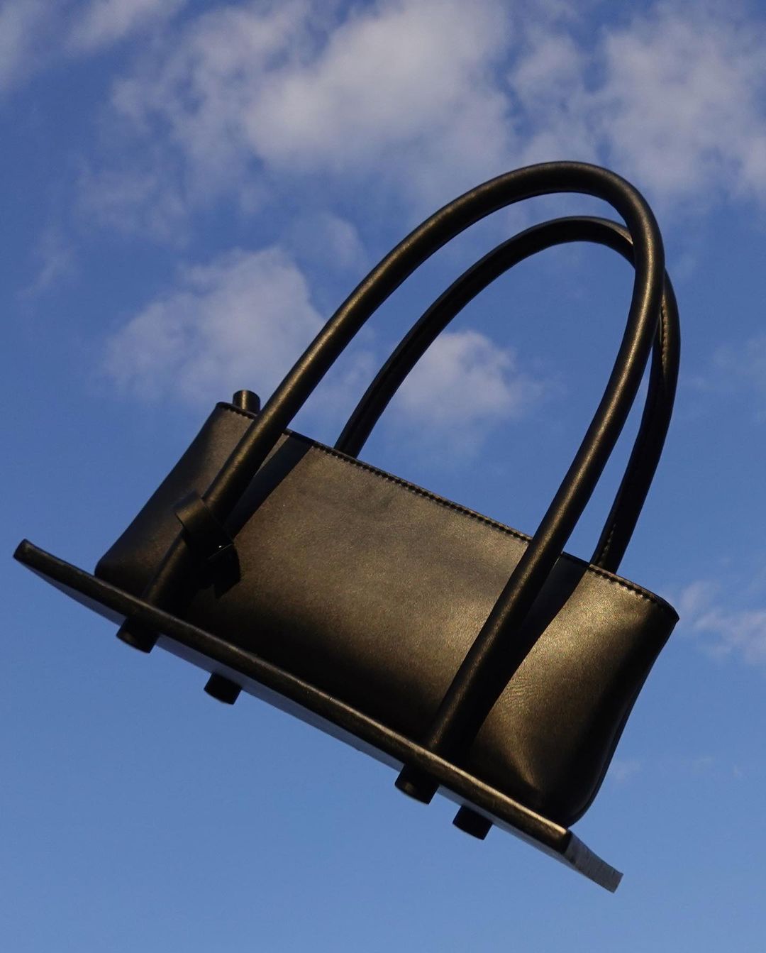 Український бренд Kseniaschnaider оголосив про розіграш сумки