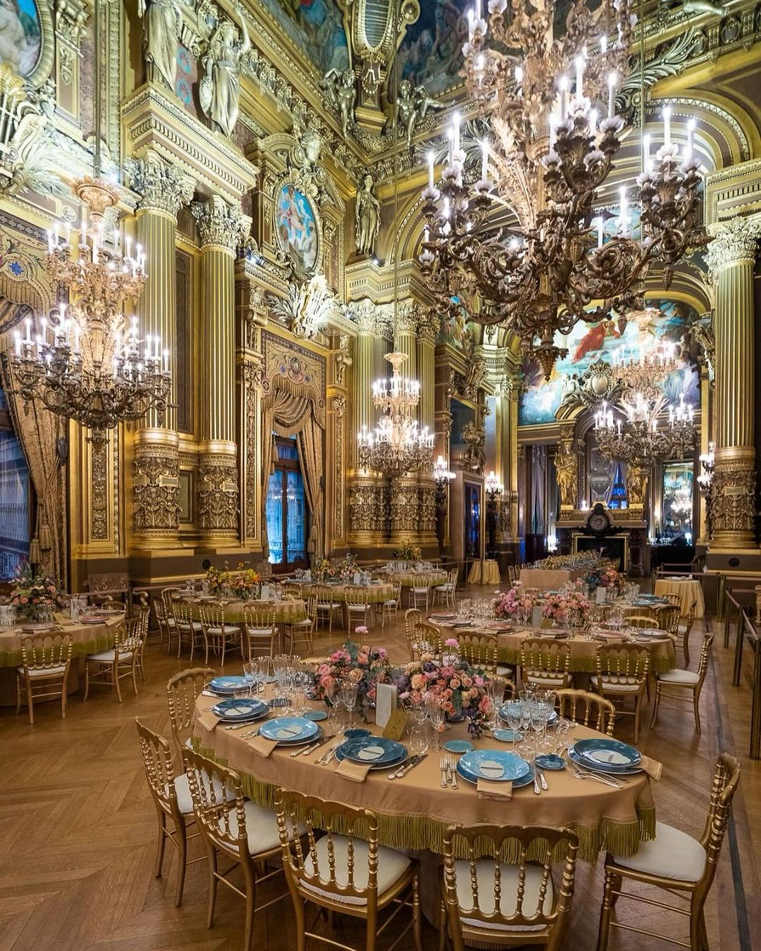 Вечеря у Версалі та виступ Maroon 5: у Парижі відбулося «весілля століття»