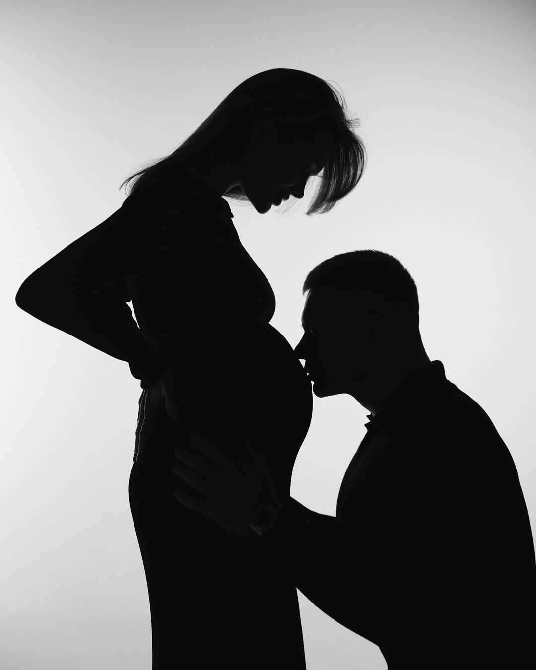 В черно-белых тонах: беременная Саша Бо снялась в нежной фотосессии