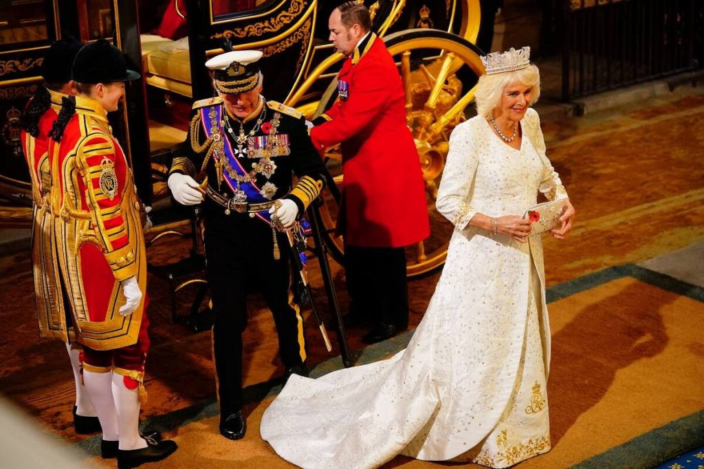 Король Карл III и королева Камилла впервые открыли сессию парламента Великобритании