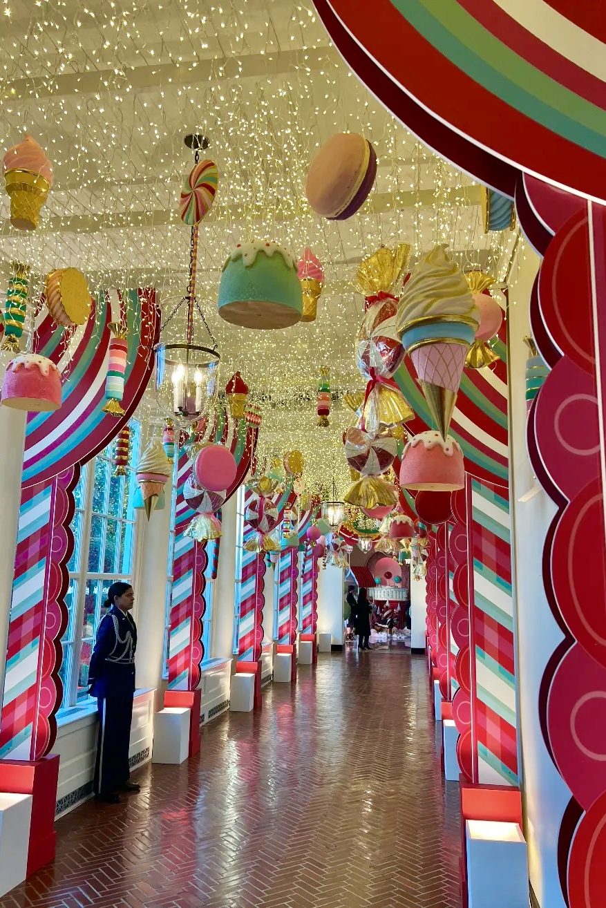 34 тисячі прикрас: Джилл Байден показала різдвяний декор Білого дому