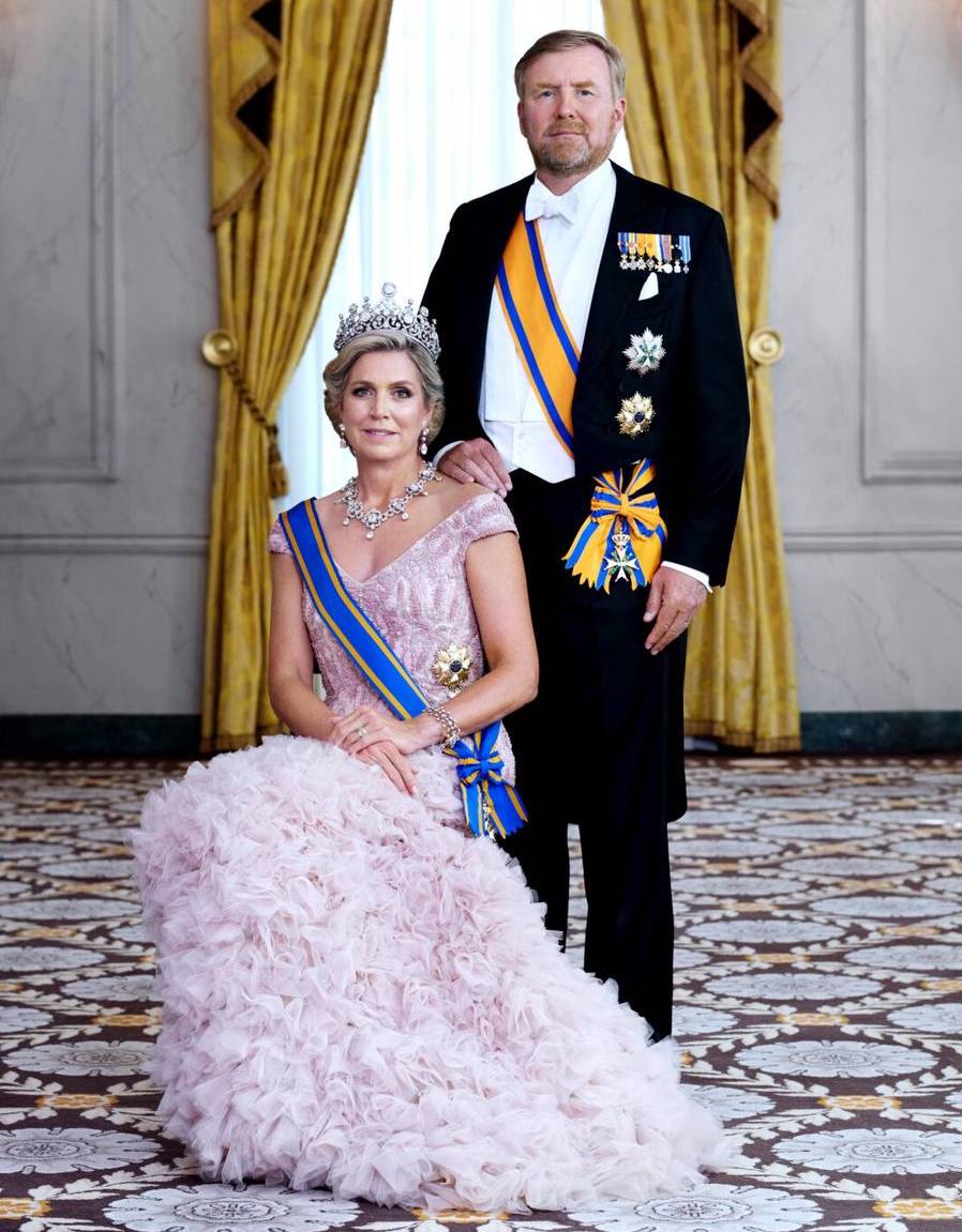 Новые портреты короля и королевы Нидерландов в честь юбилея правления