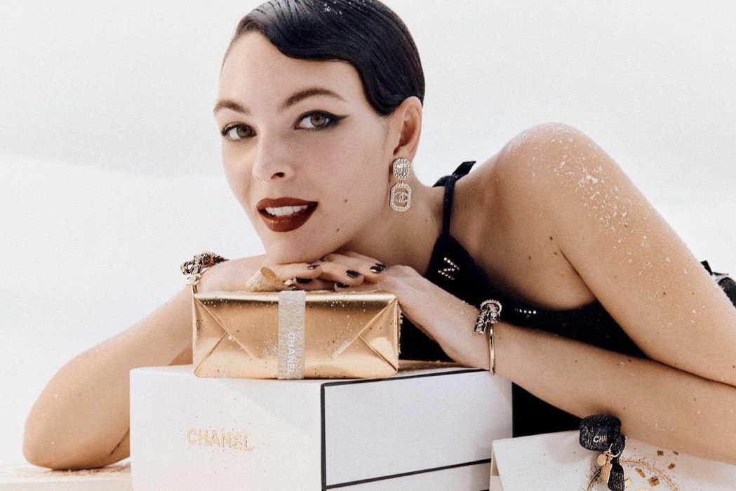 Wonderland: Chanel представили подарункову капсулу