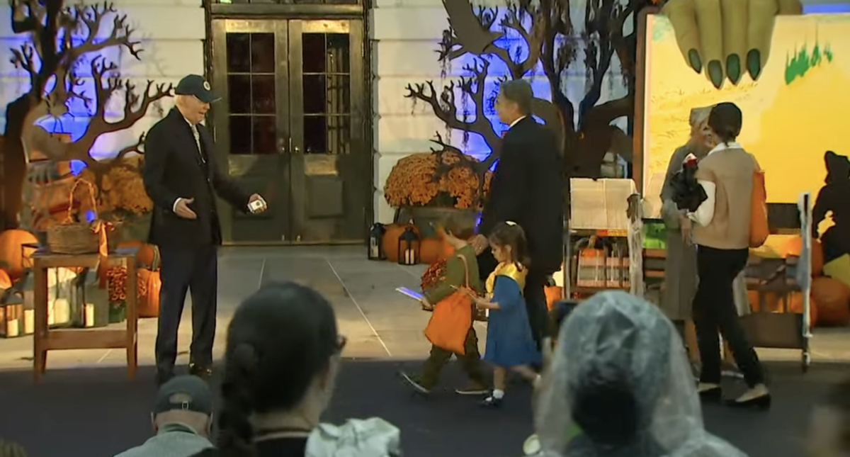 Хэллоуин 2023: рассматриваем креативные наряды детей Энтони Блинкена