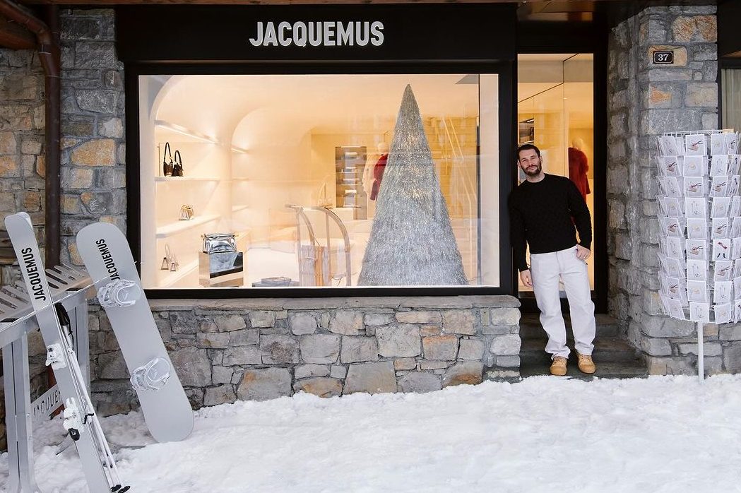 Бренд Jacquemus открыл бутик в заснеженном Куршевеле