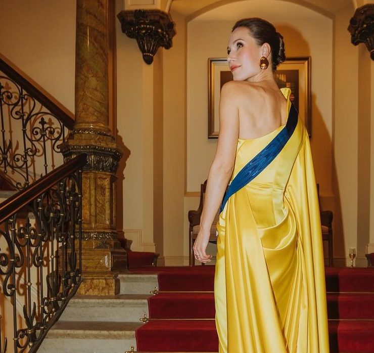 Экс-премьер Финляндии Санна Марин посвятила платье Украине