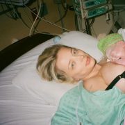 «Я багато молюсь»: Кортні Кардаш’ян про операцію, яка вратувала її ще ненароджену дитину