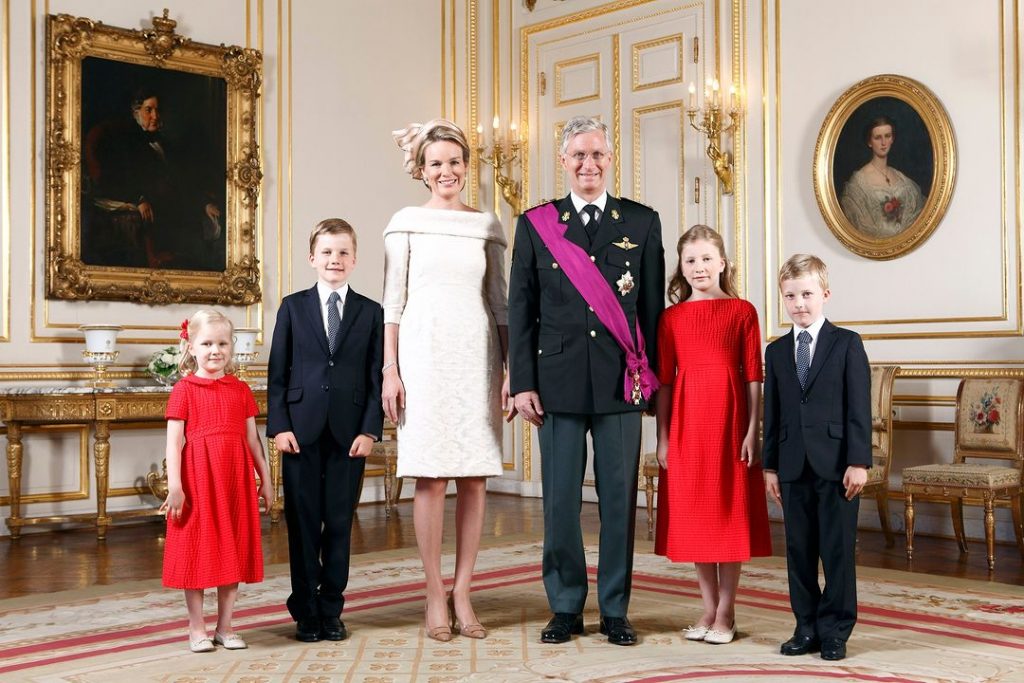Бельгийские и испанские монархи показали свои семейные рождественские открытки