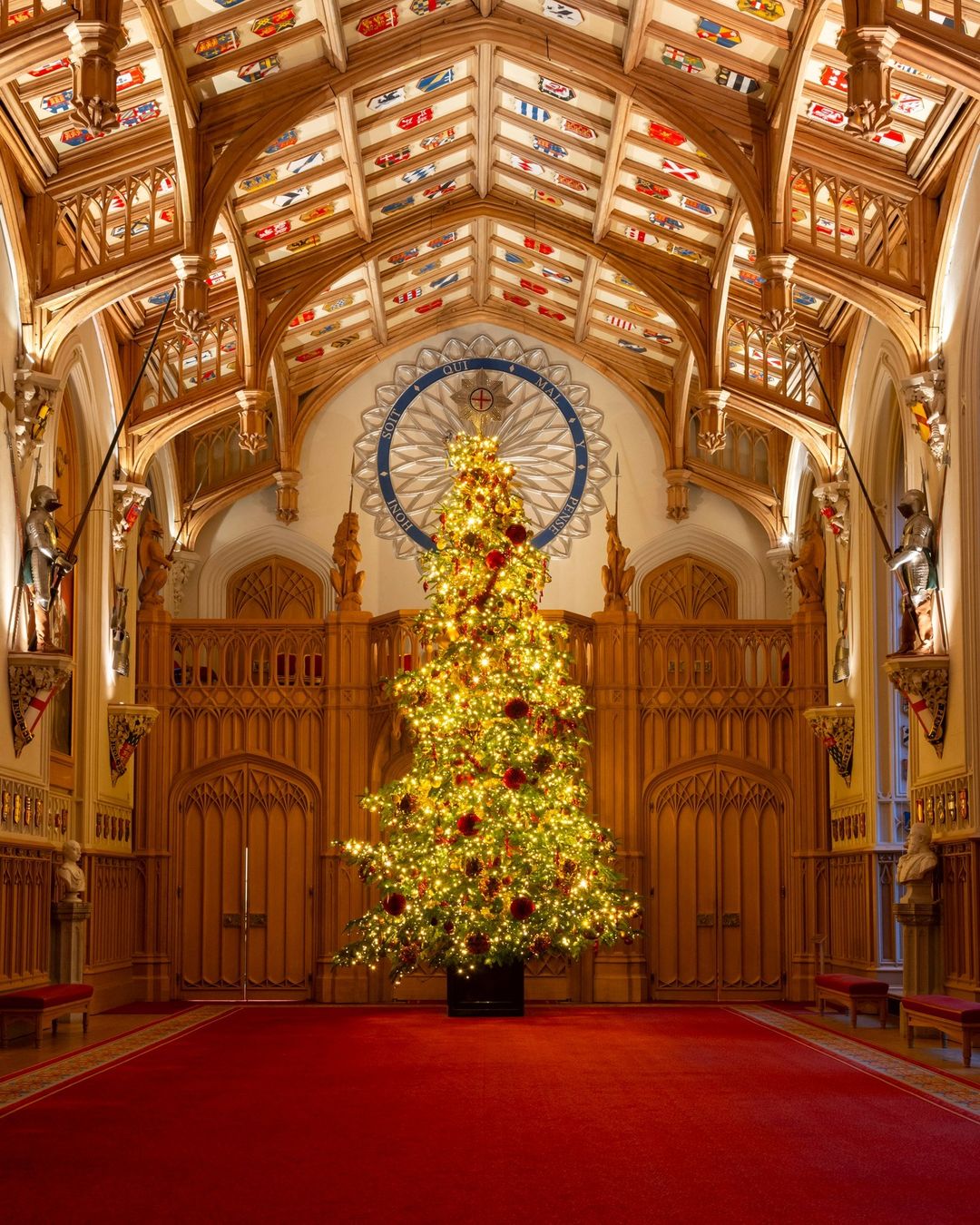 Как Виндзорский замок украсили к Рождеству
