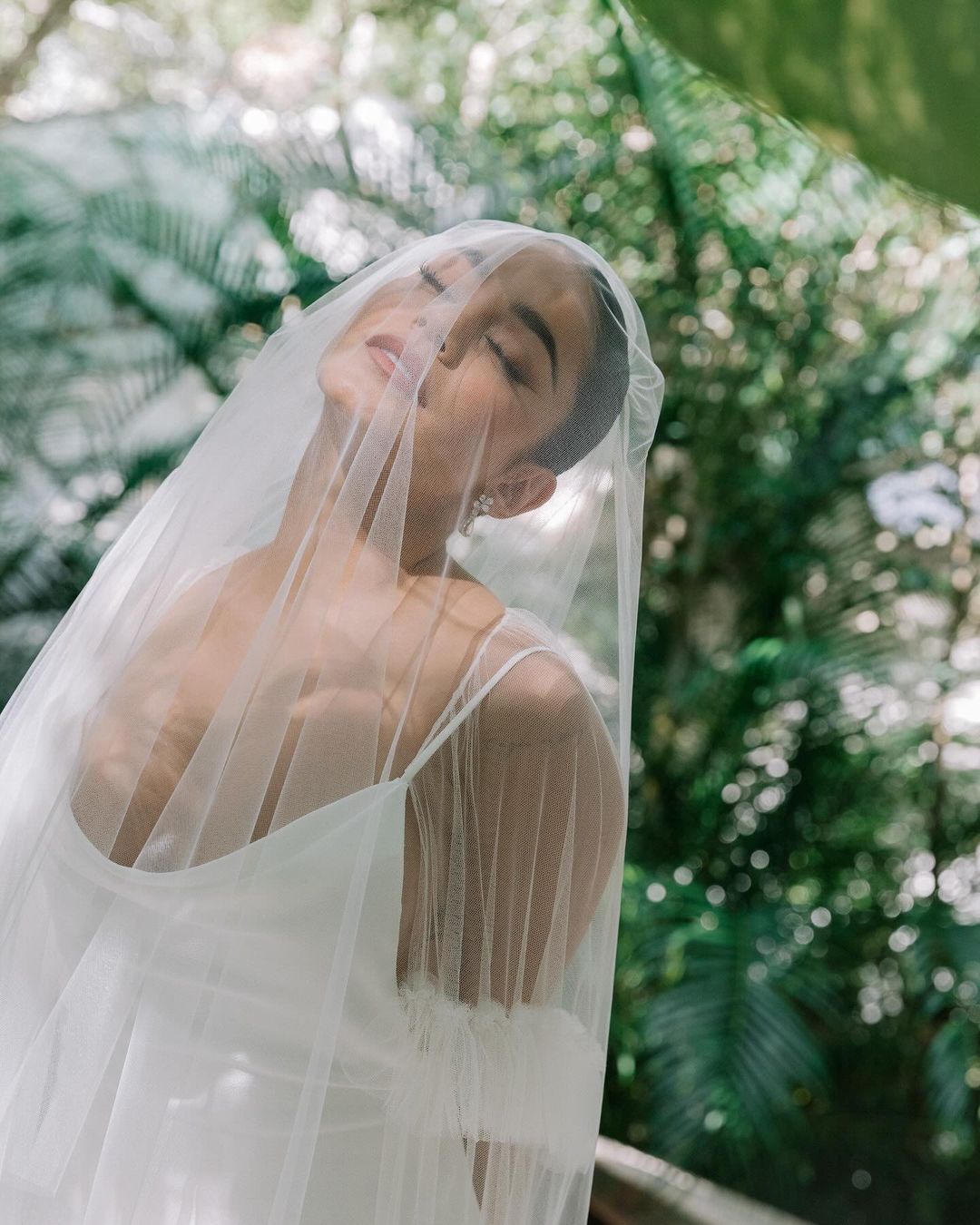 Церемонія посеред джунглів: Ванесса Гадженс показала весільні фото