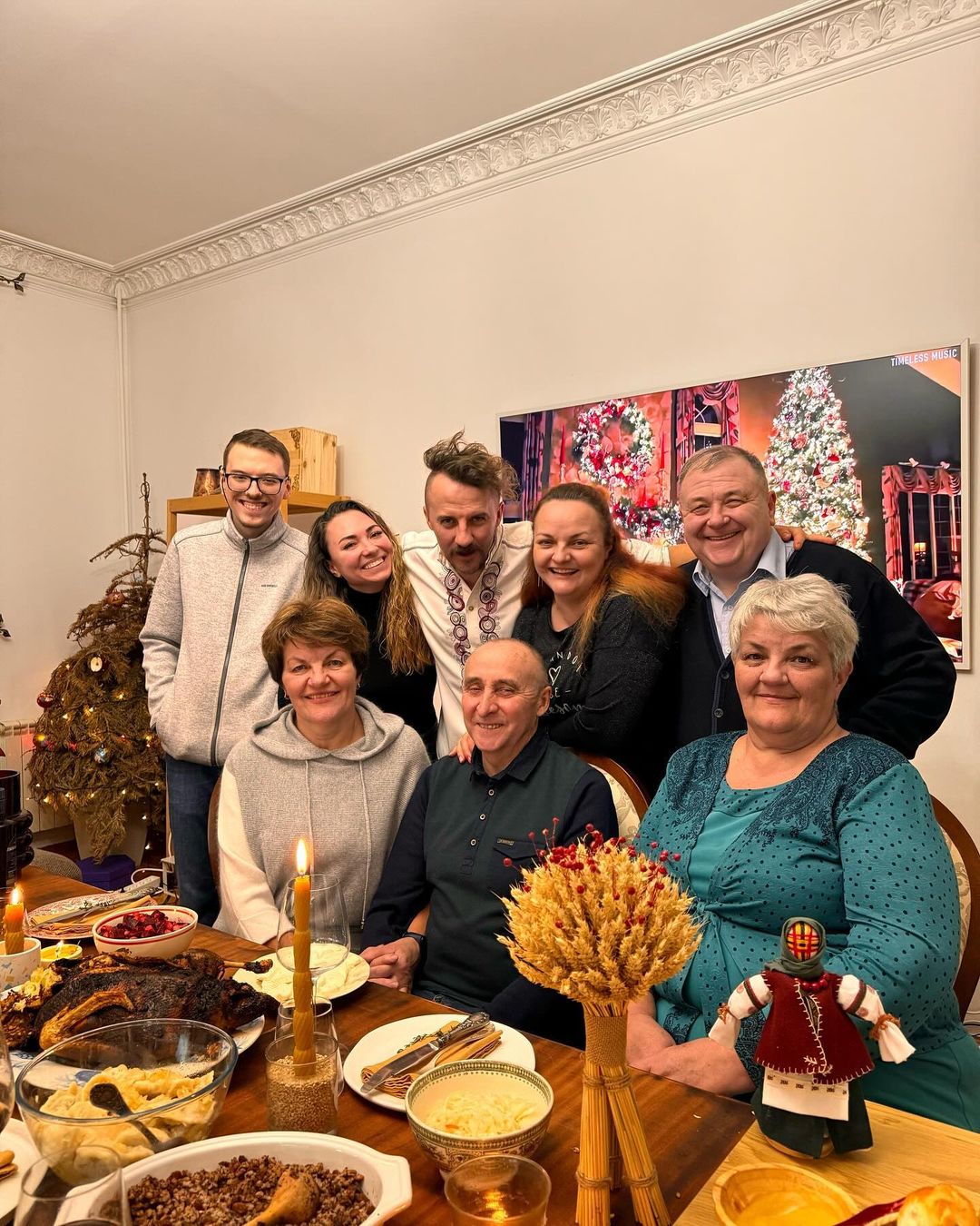 Вагітність, святкові фото та привітання: як відомі українці відсвяткували Різдво