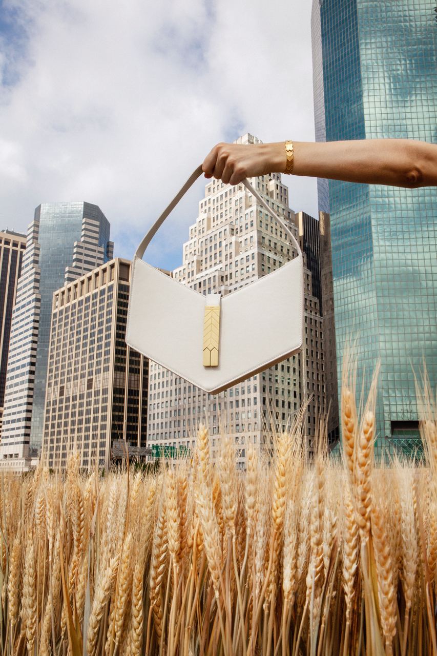 Среди пшеницы на Манхэттене: первая коллекция сумок от Bevza