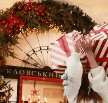 Видео дня: Катя Сильченко делится образцовым рождественским настроением