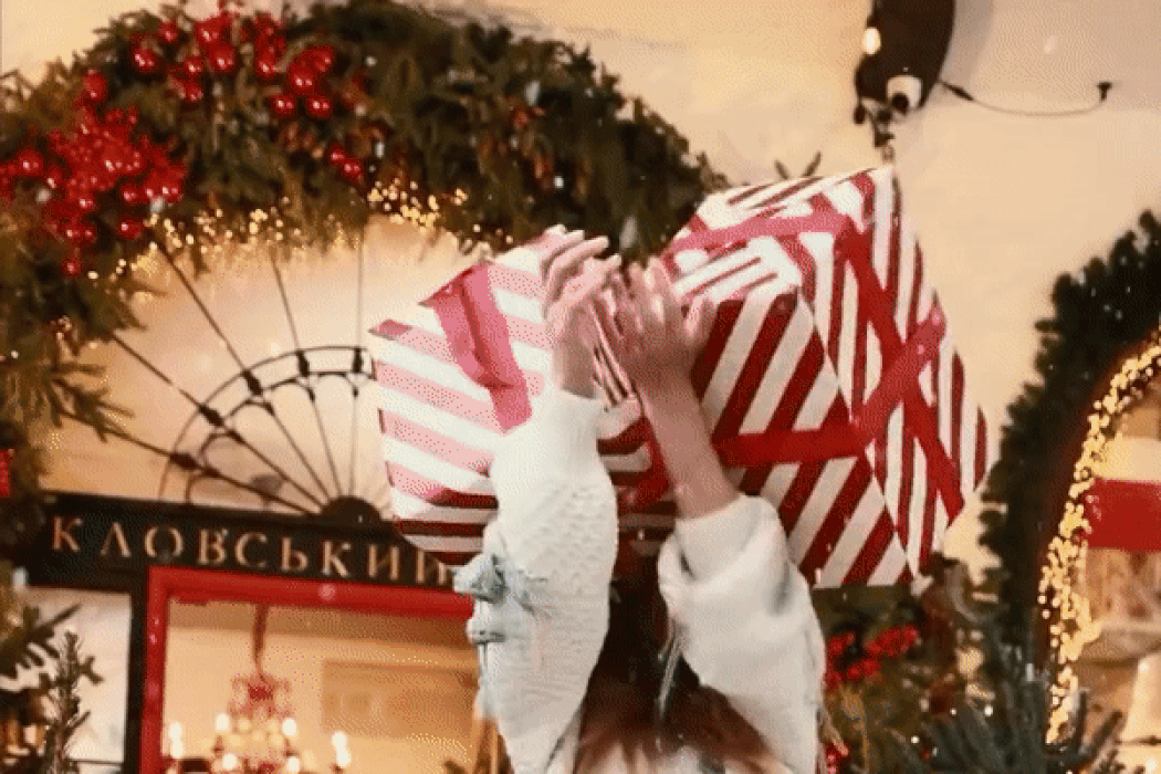 Видео дня: Катя Сильченко делится образцовым рождественским настроением