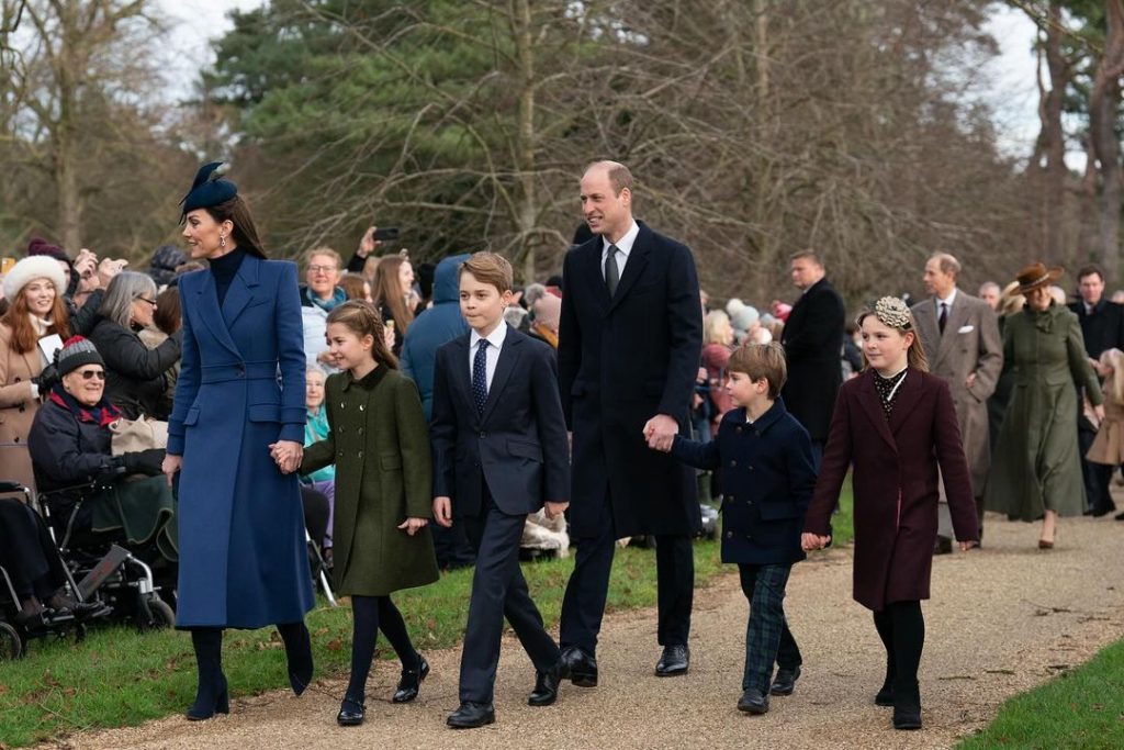 Кейт Миддлтон и принц Уильям опубликовали новую рождественскую открытку с детьми