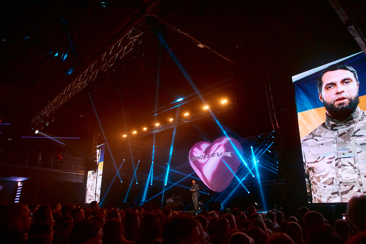 Три мільйони для «Азову» та інші пам&#8217;ятні моменти концерту DOROFEEVA в Києві