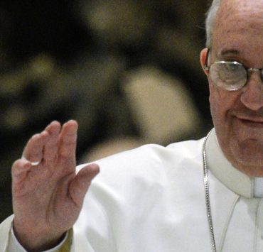 Крок до прогресу: Ватикан дозволив благословляти одностатеві пари