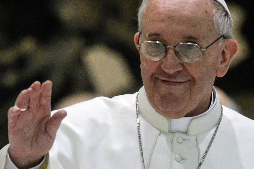 Шаг к прогрессу: Ватикан разрешил благословлять однополые пары