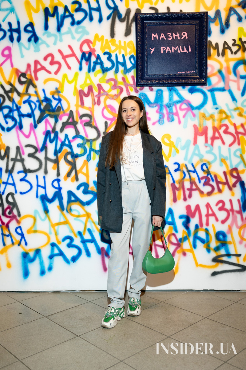 Сльози тата й фото на тлі «Мазні»: як відбувся допрем&#8217;єрний показ виставки Соні Морозюк у Києві