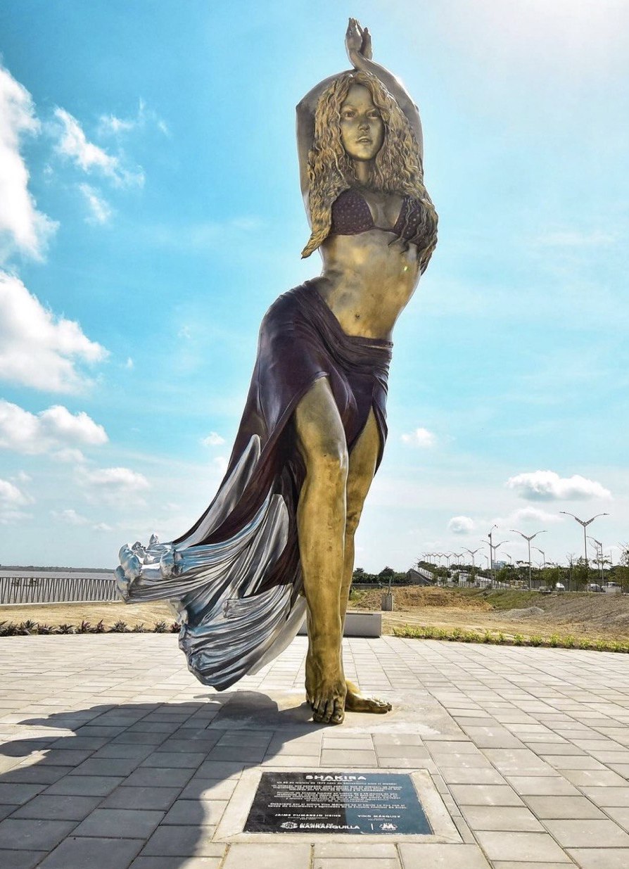На честь Шакіри у Колумбії створили 6-метрову скульптуру