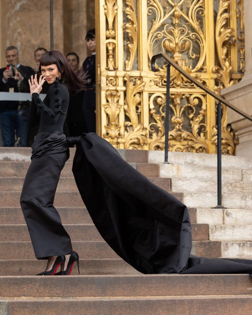 Розкішні Зендая та Дженніфер Лопес на показі Schiaparelli у Парижі