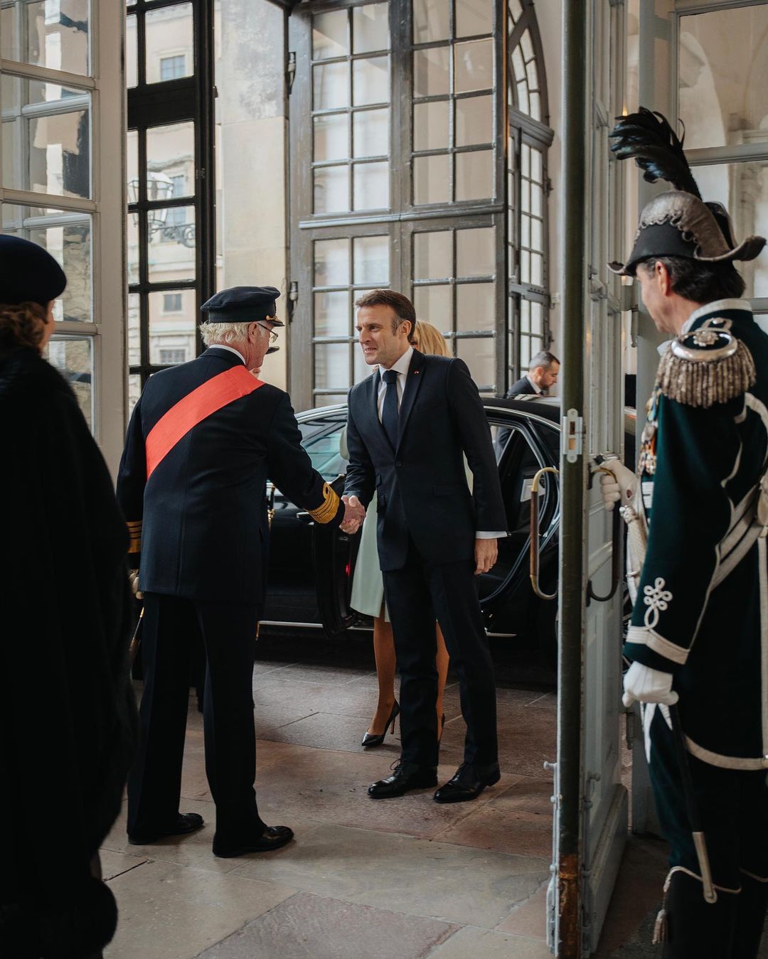 Президент Франции впервые за 24 года прибыл с визитом в Швецию