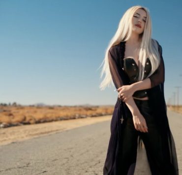 Носії: попзірка Ava Max вибрала Cultnaked для нового відео