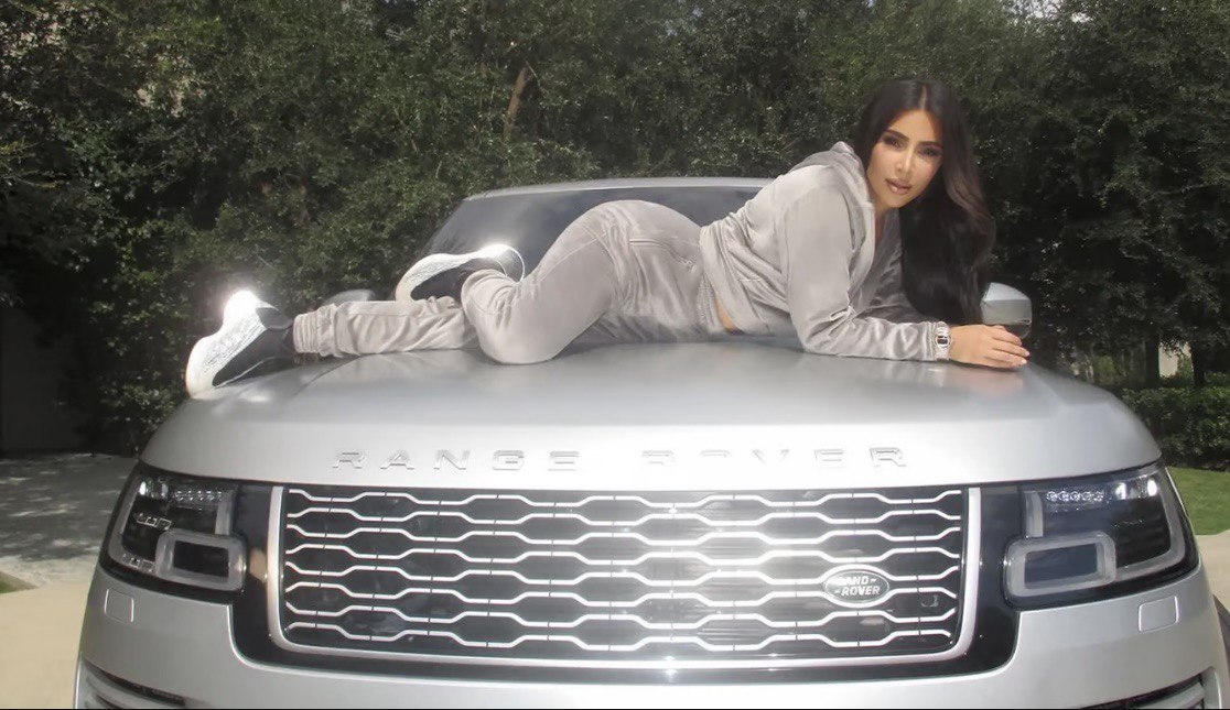 Ким Кардашьян продает свое разбитое авто за 100 тысяч долларов