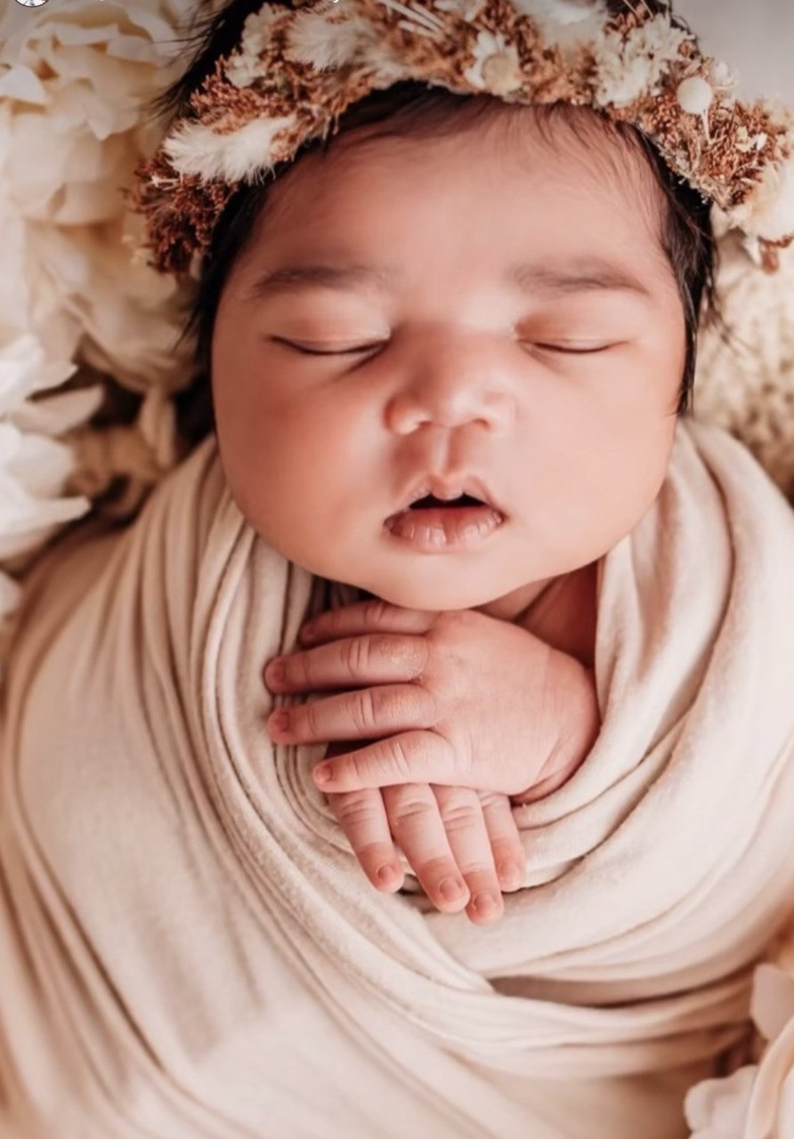 Сиара поделилась первой фотосессией новорожденной дочери