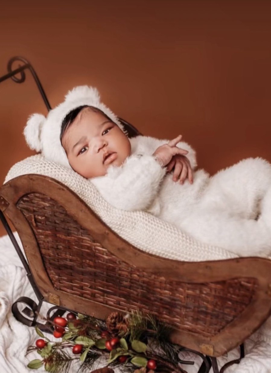 Сиара поделилась первой фотосессией новорожденной дочери