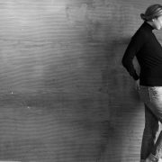 В Chanel и на каблуках: беременная Эмма Робертс в объективе украинки Саши Самсоновой