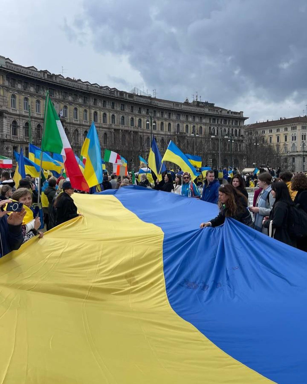 #2YearsStrong: как мир поддержал Украину в годовщину войны